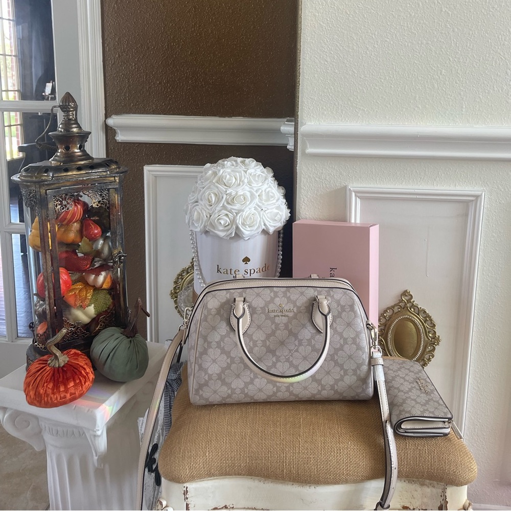 Kate Spade Signature Spade Flower Large Dolly Duffle Crossbody KI831 - Picture 8 of 16